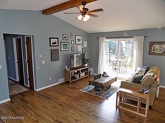 2nd image of 2044 Oak Hollow Dr