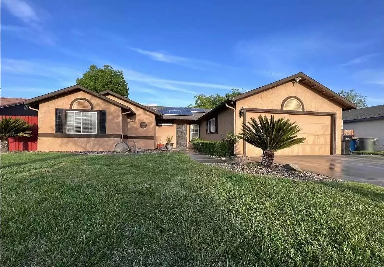 3 bed, 1291 sqft, $2,350 — Photo 1