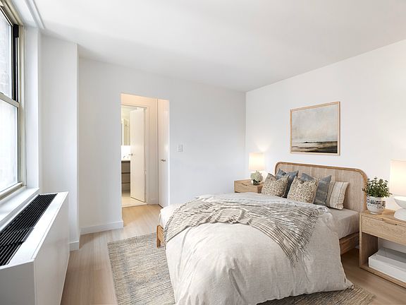 5th image of 166 E 34th St #1712