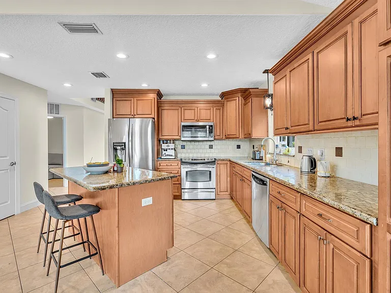 10310 Santiago St — Photo 29