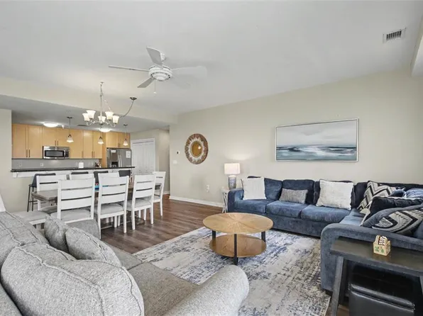 3738 Sandpiper Rd APT 228B, Virginia Beach, VA 23456