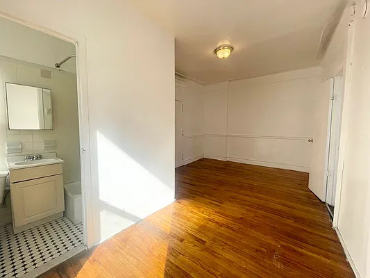 Rented by Pear NYC LLC | media 28