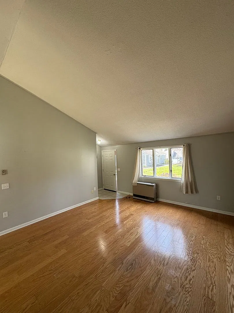 9 & 11 Oakview Drive - Units within non-managed HOA — Photo 2
