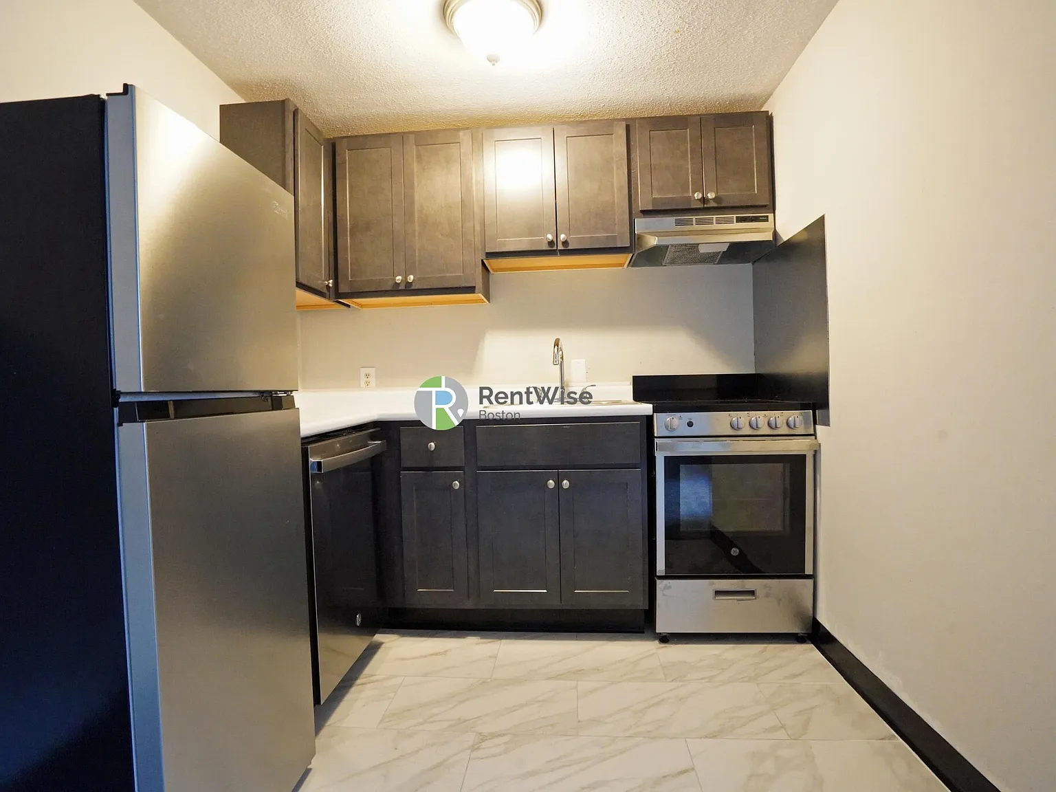 Studio, 300 sqft, $2,500 — Photo 1