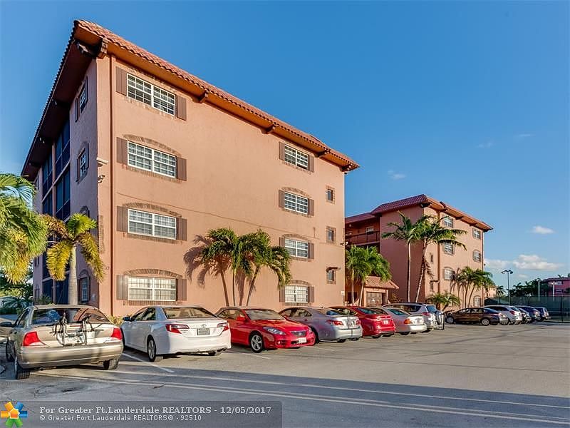 1st image of 610 Tennis Club Dr APT 404