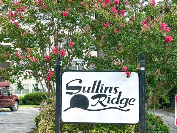2749 Sullins St APT 111, Knoxville, TN 37919