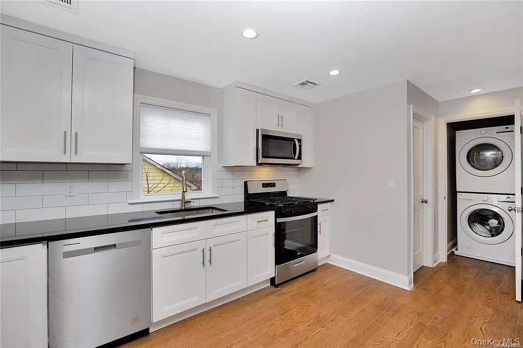 Building Photo - 14 A Ave #2