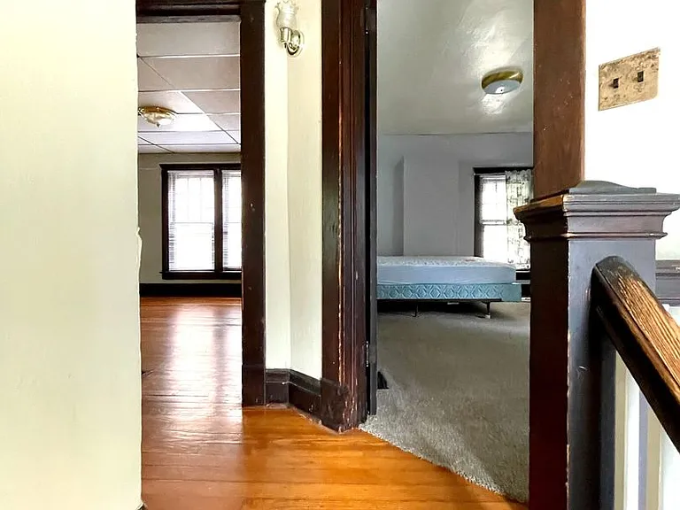 1011 Vaughn St — Photo 10