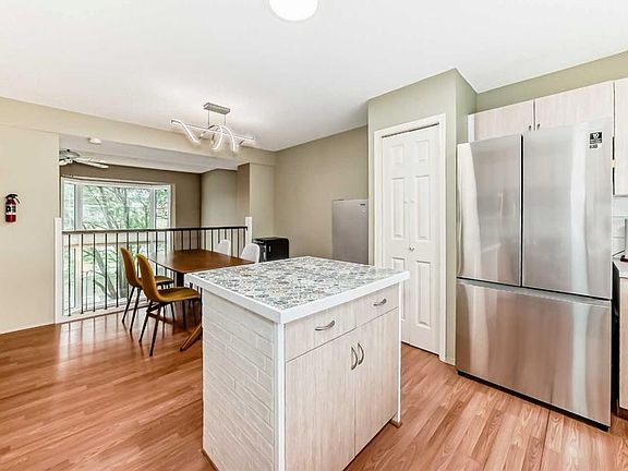 4th image of 4 Glenbrook Vlg SW