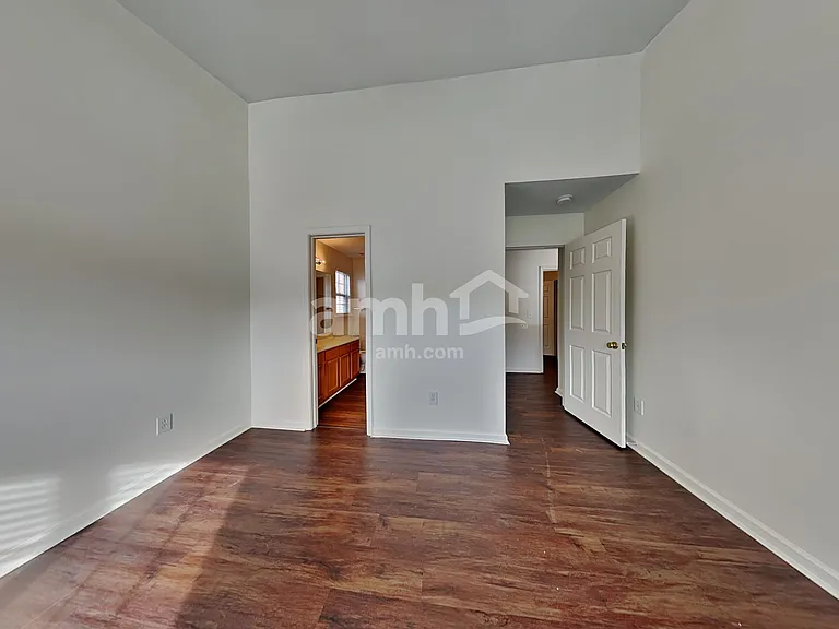 218 Bellport Dr — Photo 7