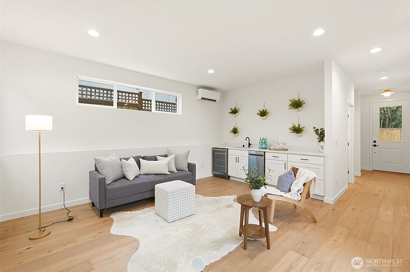 4th image of 1512 NE 147th Street