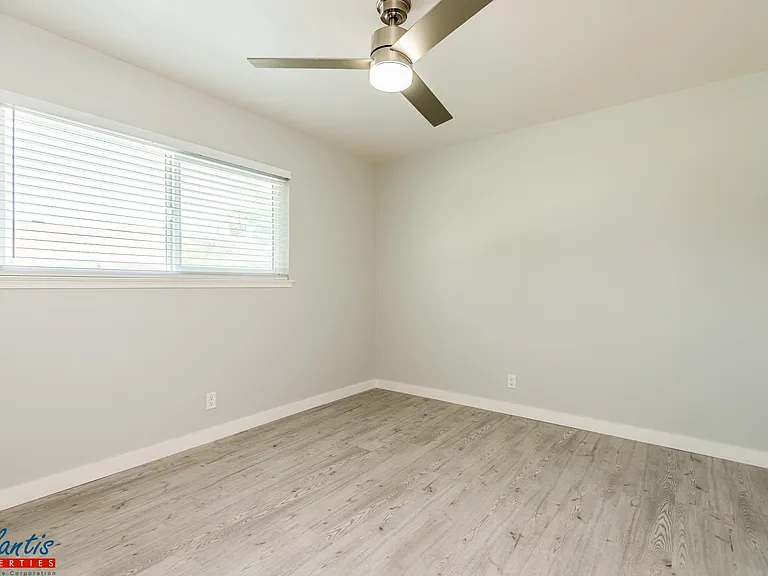 283 E Reed St #14 — Photo 6