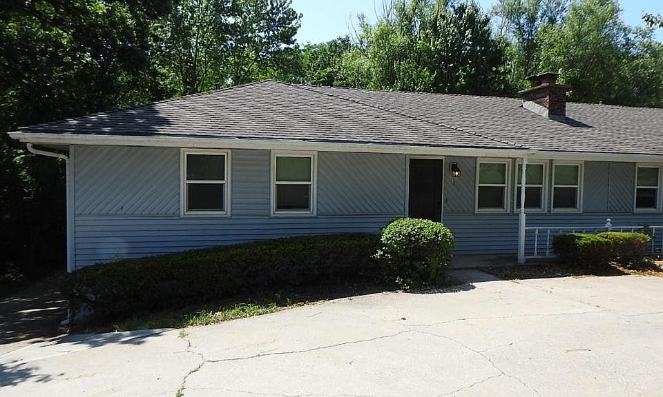 1st image of 1815 Glenn Hendren Dr