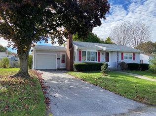 15 Ridgewood Dr, Rumford, RI 02916