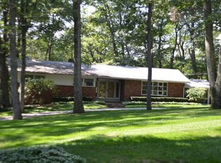 23 Crest Lake Dr, Oak Ridge, NJ 07438