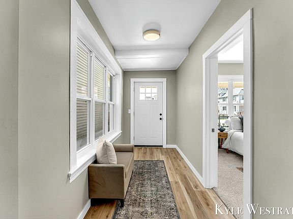 3rd image of 1046 Broadway Ave NW