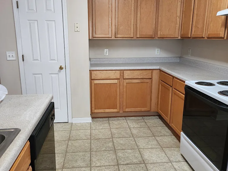 6051 Grovegate Ln — Photo 9