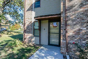 1992 N Waterfront Dr N #D — Photo 3