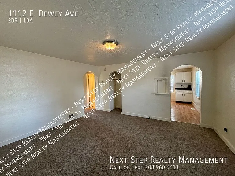 1112 E Dewey Ave — Photo 2