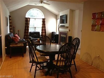 4th image of 4024 Villas Dr