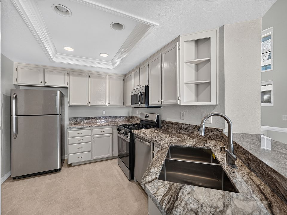 BRAND NEW KITCHEN WITH NEW APPLIANCES, GRANITE COUNTERS