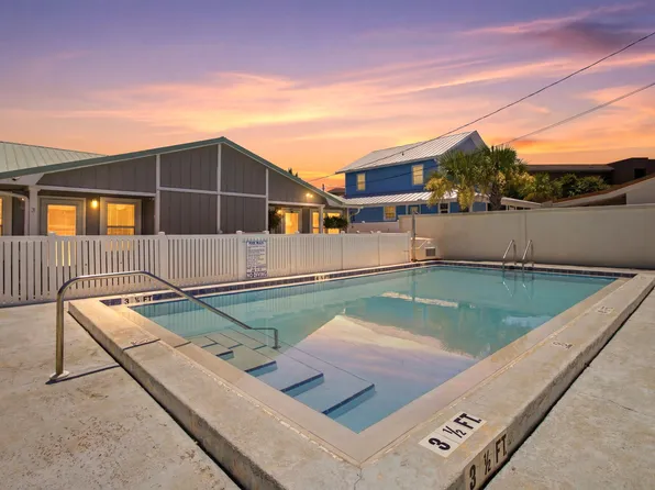 104 Ellis Rd APT 4, Miramar Beach, FL 32550