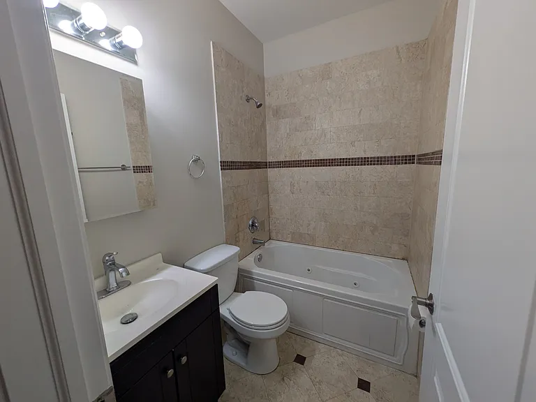4321 1/2 N Tripp Ave #1W — Photo 8