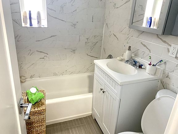 4th image of 255 E Broadway #2G