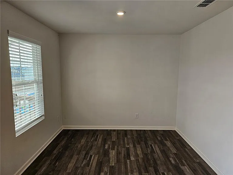 504 Pemberton St — Photo 5