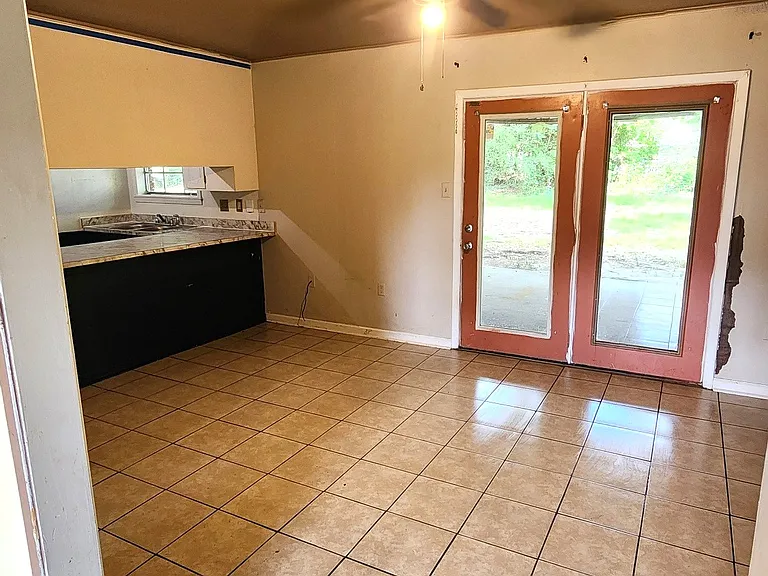 310 W Ray Dr — Photo 8