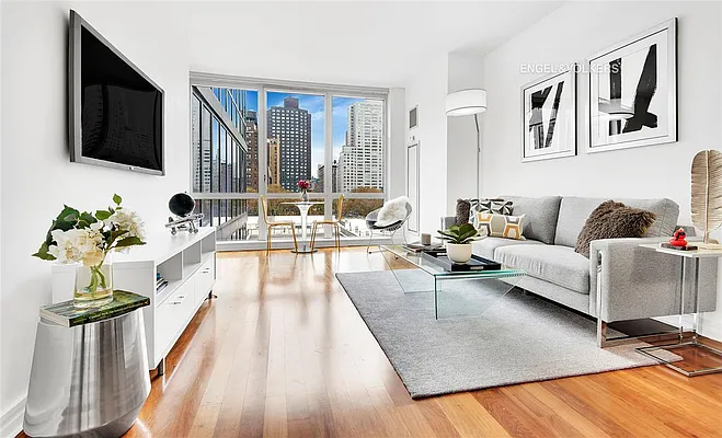 Sold by Engel & Völkers New York City | media 9