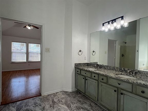 5th image of 1023 Halifax Ln