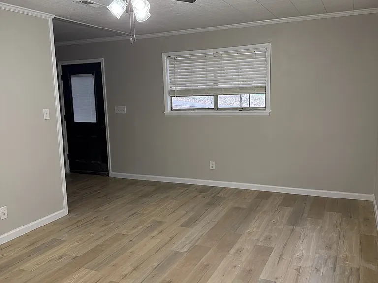 2559 Saint Clair St — Photo 6