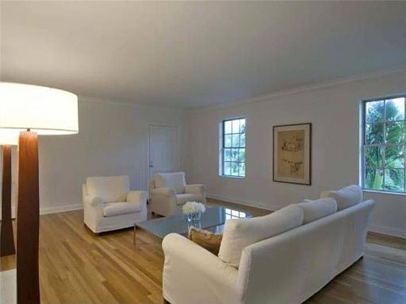 3rd image of 2828 Segovia St