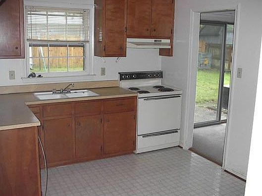 2nd image of 418 Chowan Pl