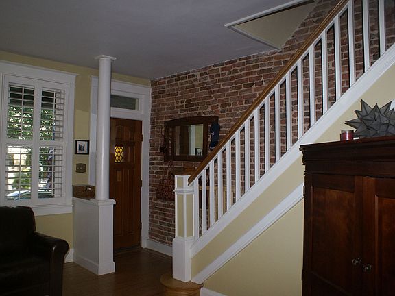 Exposed Brick and Decoative column in LR