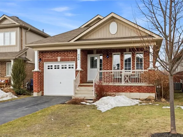 959 Adams Ave S, North Perth, ON N4W 0E6