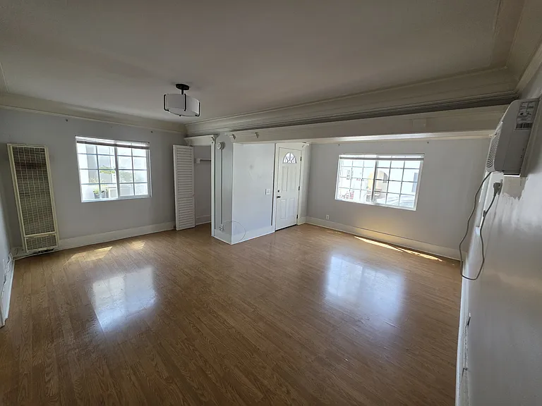 1639 N Kingsley Dr — Photo 6