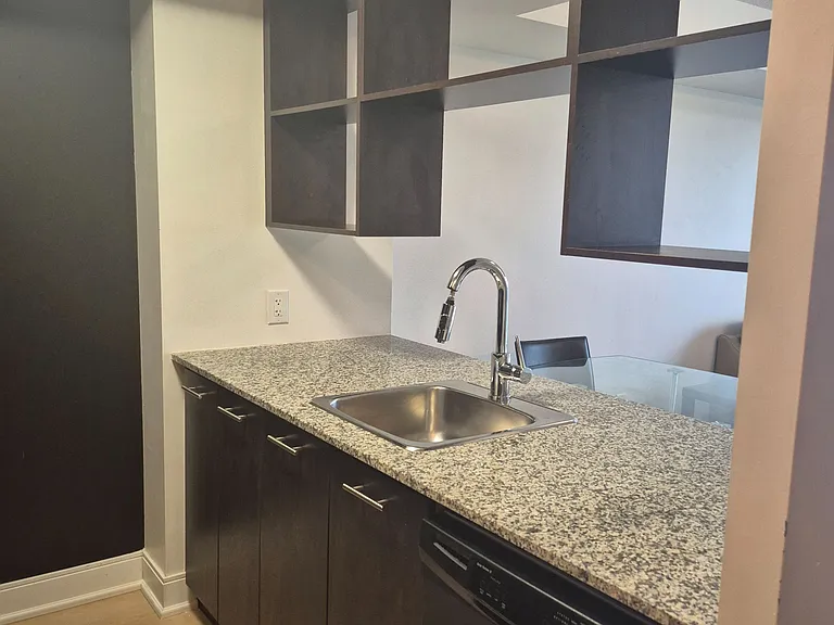 125 Village Green Sq #2708 — Photo 2