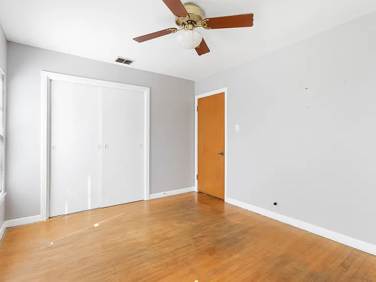 210 Dryden — Photo 15