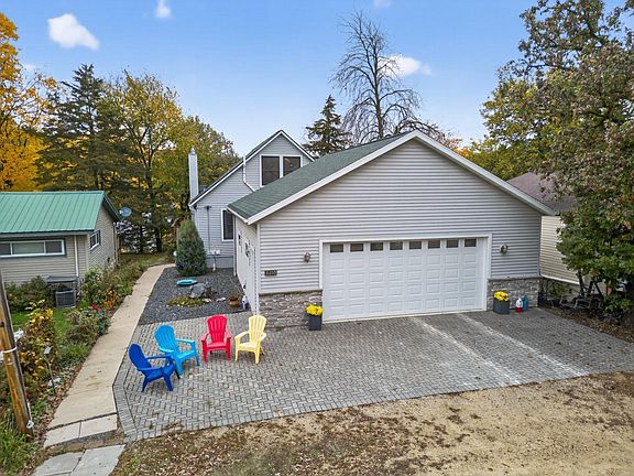 3rd image of 11355 Cedar Beach Dr NW