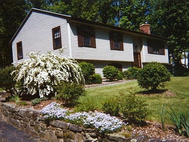 2nd image of 39 Putnam Rd