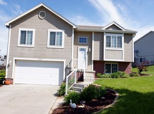 18044 Lillian St, Omaha, NE 68136