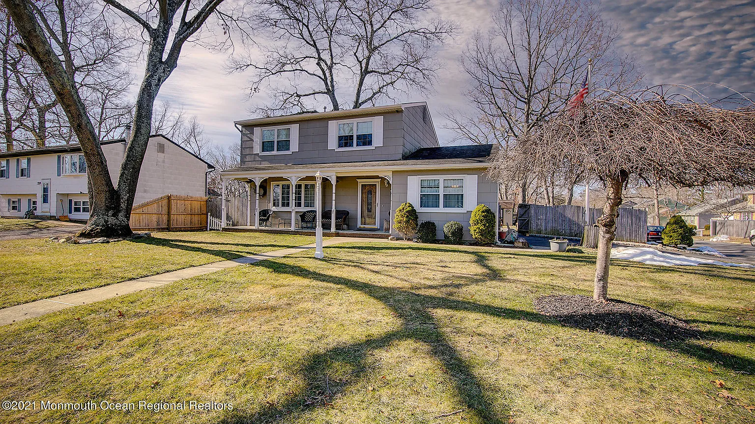 431 Hemlock Lane photo 1