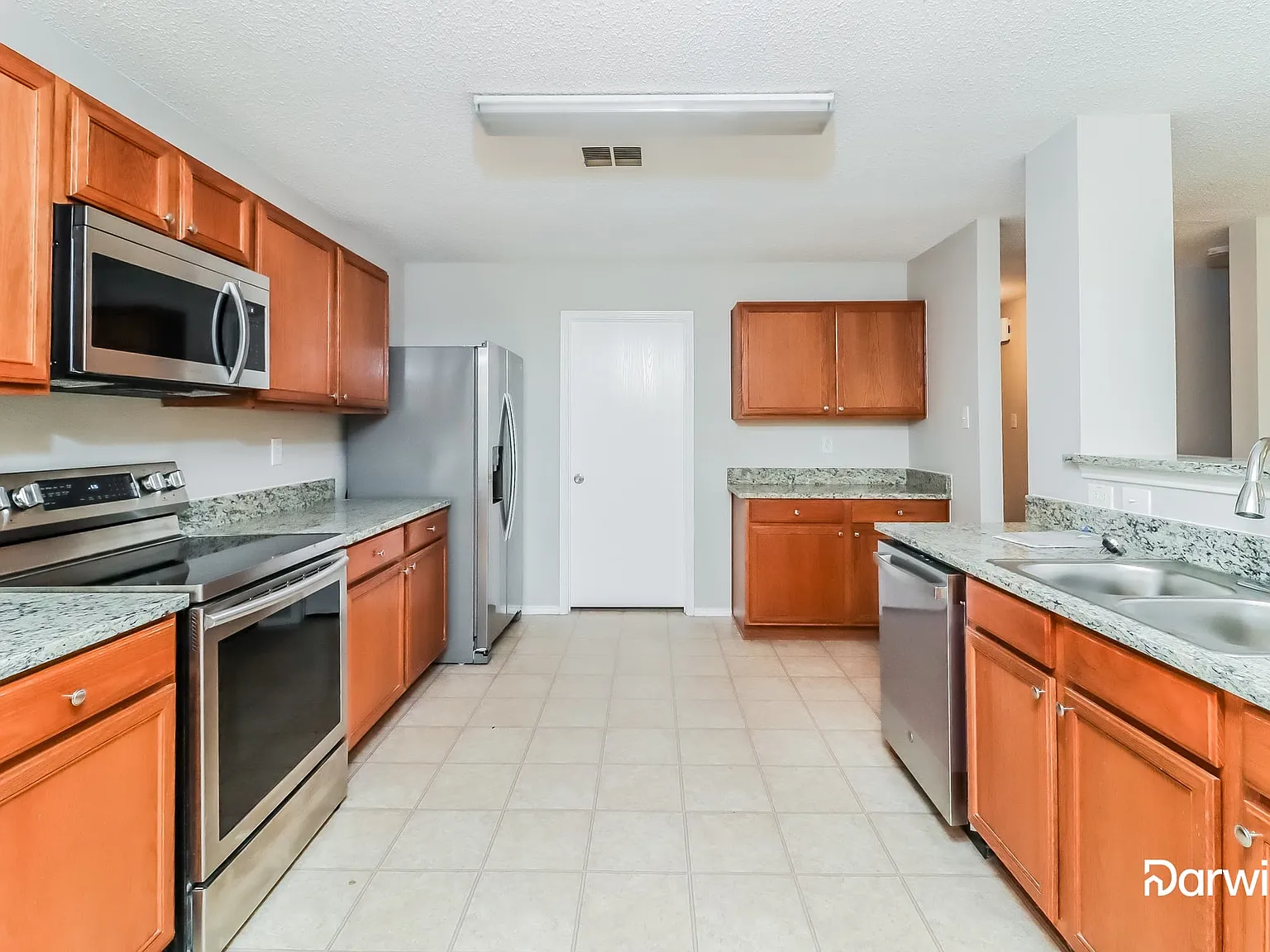 4 bed, 2.5 bath, 2992 sqft, $2,275 — Photo 3