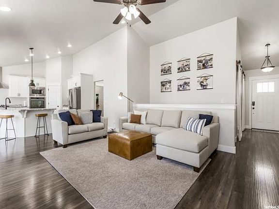4th image of 599 N Pinnacle Ln #404