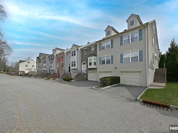 884 Somerset Ct, Ramsey, NJ 07446