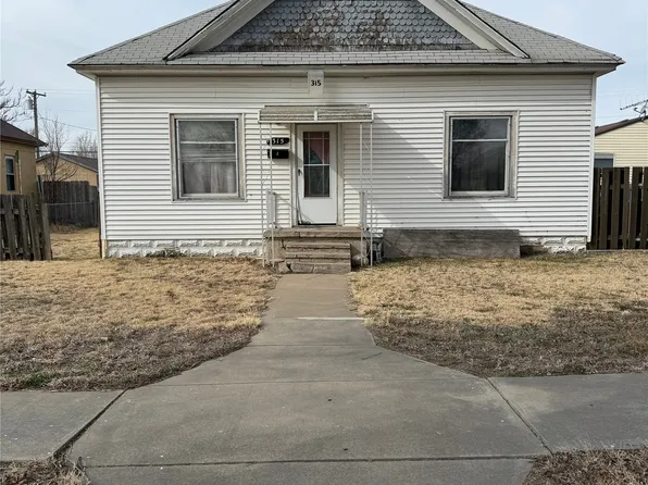 315 N 12th St, Garden City, KS 67846