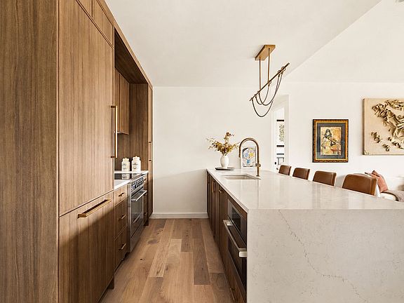 4th image of 110 Coffey St #2B