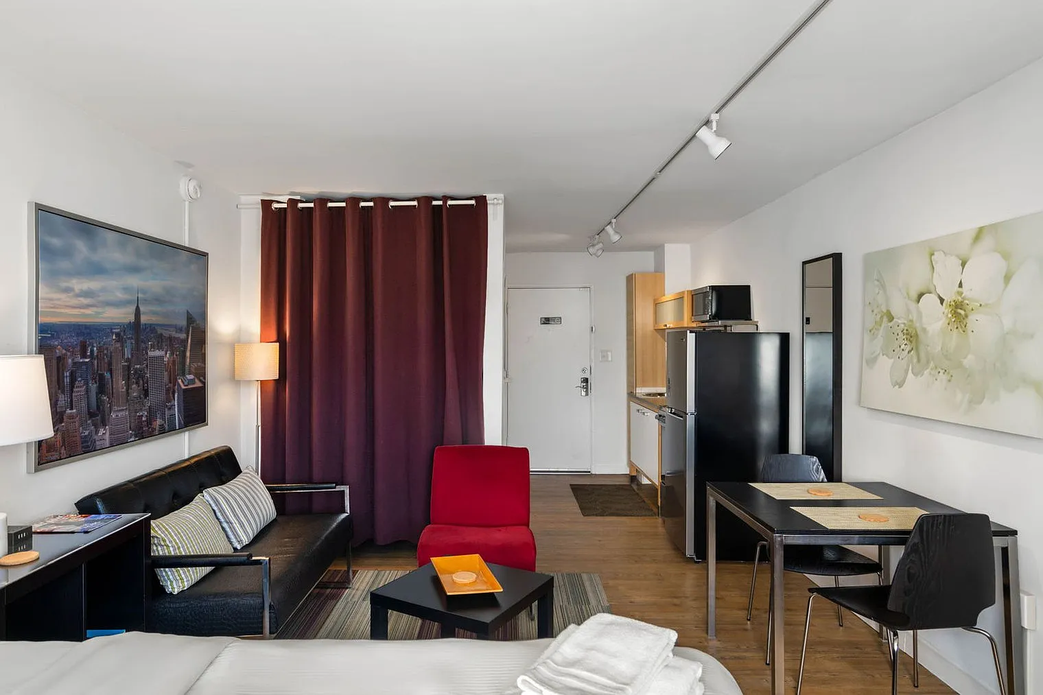1 bed, 1.0 bath, 301 sqft, $2,925 — Photo 3